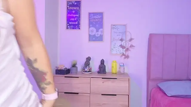 bluee hazell online show from 10/23/25, 11:31