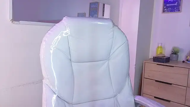 bluee hazell online show from 04/10/26, 12:12