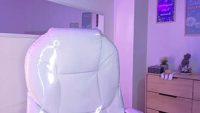 bluee hazell online show from 10/18/25, 10:28