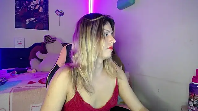 Snapshot of yuliana_19 chatting on 12/13/25, 08:04 yuliana 19 online show from 12/13/25, 08:04