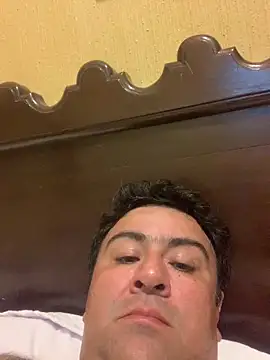 Snapshot of EmilianoGt chatting on 10/28/25, 05:56 EmilianoGt online show from 10/28/25, 05:56