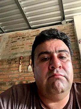 Snapshot of EmilianoGt chatting on 12/18/25, 04:33 EmilianoGt online show from 12/18/25, 04:33