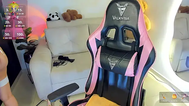 eval lee18 online show from 11/18/25, 02:38