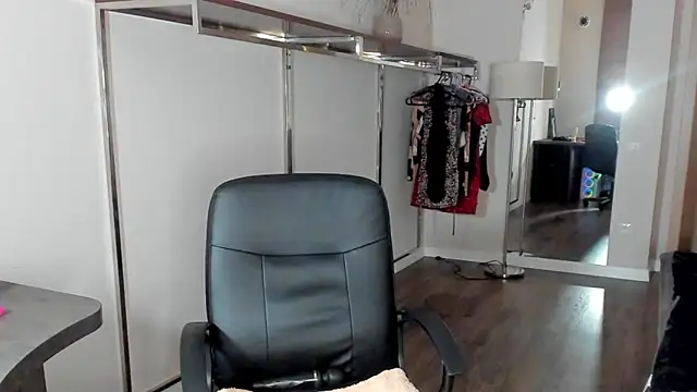 Snapshot of Mila_Anders chatting on 02/20/26, 06:26 Mila Anders online show from 02/20/26, 06:26