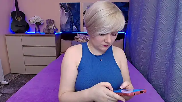 Snapshot of BlondPearl chatting on 05/14/26, 11:29 BlondPearl online show from 05/14/26, 11:29