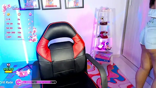 Snapshot of Aaliyahas chatting on 10/19/25, 10:56 Aaliyahas online show from 10/19/25, 10:56