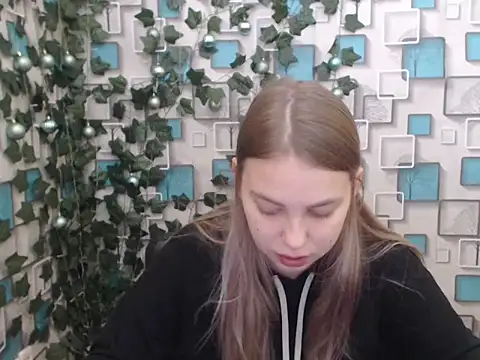 Snapshot of klerkarina chatting on 01/09/25, 05:44 klerkarina online show from 01/09/25, 05:44