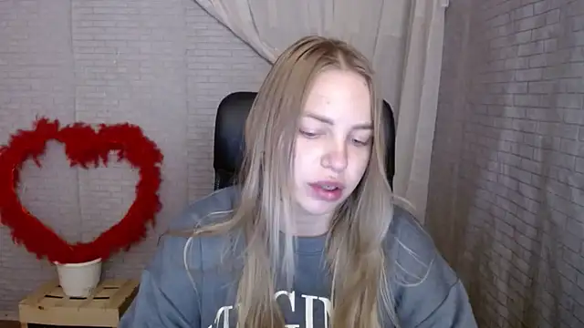 Snapshot of klerkarina chatting on 10/07/25, 05:19 klerkarina online show from 10/07/25, 05:19