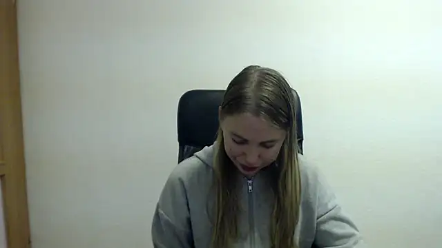 Snapshot of klerkarina chatting on 10/18/25, 06:15 klerkarina online show from 10/18/25, 06:15
