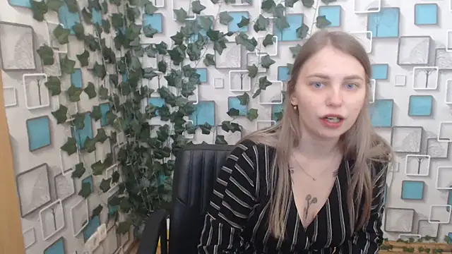 Snapshot of klerkarina chatting on 03/23/25, 06:05 klerkarina online show from 03/23/25, 06:05