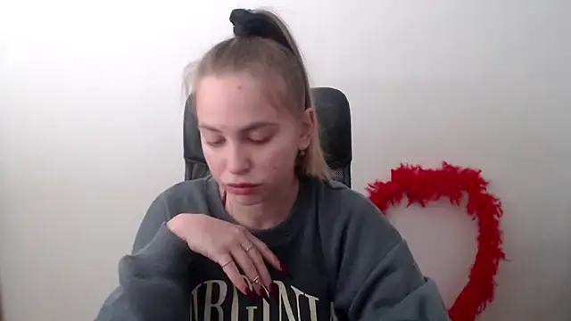 Snapshot of klerkarina chatting on 10/20/25, 05:31 klerkarina online show from 10/20/25, 05:31