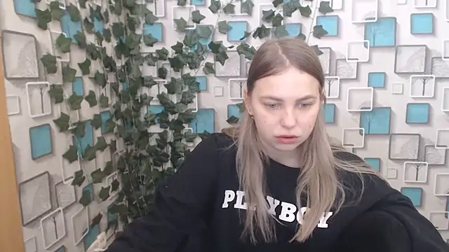 Snapshot of klerkarina chatting on 03/05/25, 05:40 klerkarina online show from 03/05/25, 05:40
