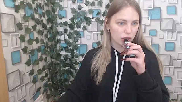 Snapshot of klerkarina chatting on 03/21/25, 06:05 klerkarina online show from 03/21/25, 06:05