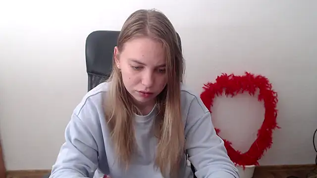 Snapshot of klerkarina chatting on 10/19/25, 04:48 klerkarina online show from 10/19/25, 04:48