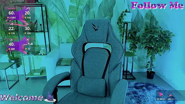 Snapshot of GrayceWild chatting on 09/26/25, 10:55 GrayceWild online show from 09/26/25, 10:55