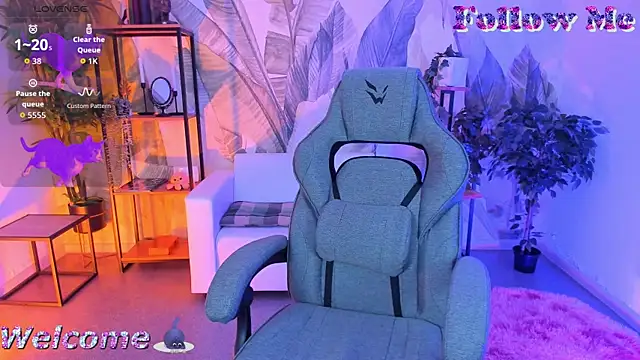Snapshot of GrayceWild chatting on 09/30/25, 02:34 GrayceWild online show from 09/30/25, 02:34