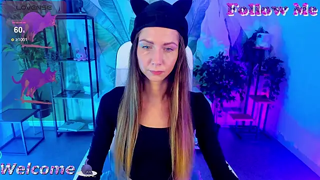 Snapshot of GrayceWild chatting on 03/18/25, 05:23 GrayceWild online show from 03/18/25, 05:23