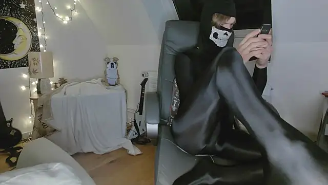 Nyl0nnickb0y online show from 04/12/26, 07:17