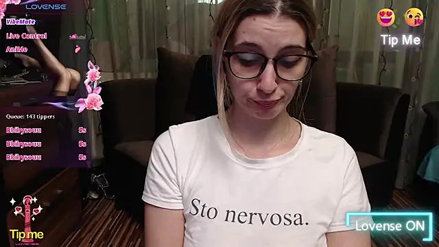 Snapshot of lovingfeetheels chatting on 03/12/25, 12:15 lovingfeetheels online show from 03/12/25, 12:15