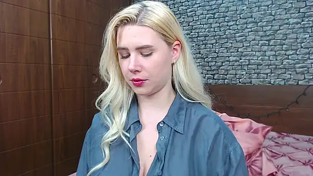 CuteBlondeMe online show from 03/09/25, 06:00