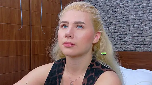 CuteBlondeMe online show from 12/04/25, 06:51