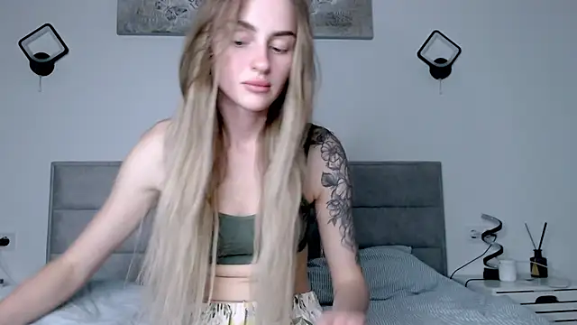 Snapshot of RIta_orr chatting on 10/04/25, 04:30 RIta orr online show from 10/04/25, 04:30