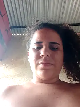 Snapshot of ValeriaSantos- chatting on 02/19/25, 12:33 ValeriaSantos- online show from 02/19/25, 12:33