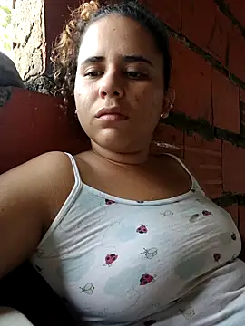 Snapshot of ValeriaSantos- chatting on 10/12/25, 01:23 ValeriaSantos- online show from 10/12/25, 01:23