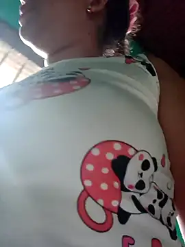Snapshot of ValeriaSantos- chatting on 10/19/25, 12:41 ValeriaSantos- online show from 10/19/25, 12:41