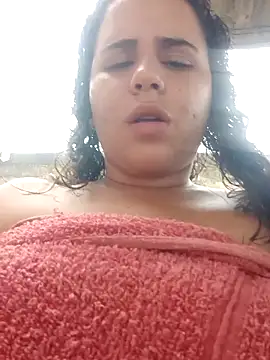 Snapshot of ValeriaSantos- chatting on 03/16/25, 09:16 ValeriaSantos- online show from 03/16/25, 09:16