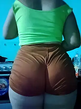 Snapshot of ValeriaSantos- chatting on 09/14/25, 11:27 ValeriaSantos- online show from 09/14/25, 11:27