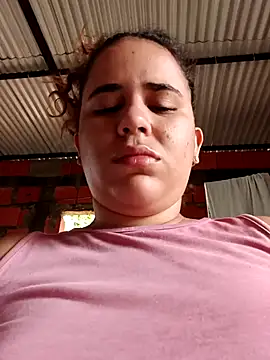Snapshot of ValeriaSantos- chatting on 09/20/25, 12:54 ValeriaSantos- online show from 09/20/25, 12:54