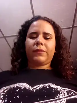 Snapshot of ValeriaSantos- chatting on 02/20/25, 03:01 ValeriaSantos- online show from 02/20/25, 03:01
