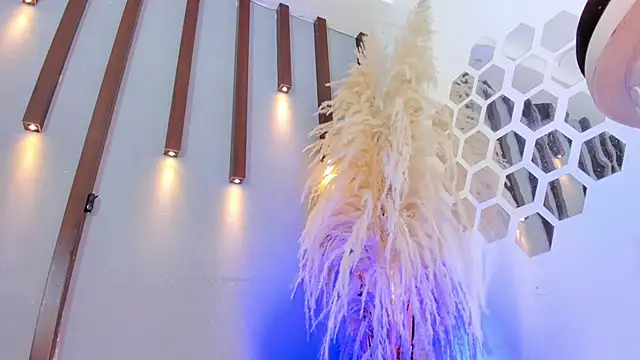 Sophia Cameron online show from 10/05/25, 10:22