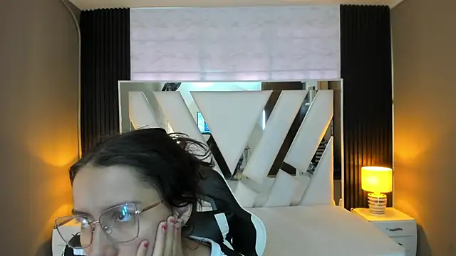 Linda4Petite online show from 12/14/25, 01:06