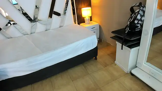 Linda4Petite online show from 12/15/25, 06:03