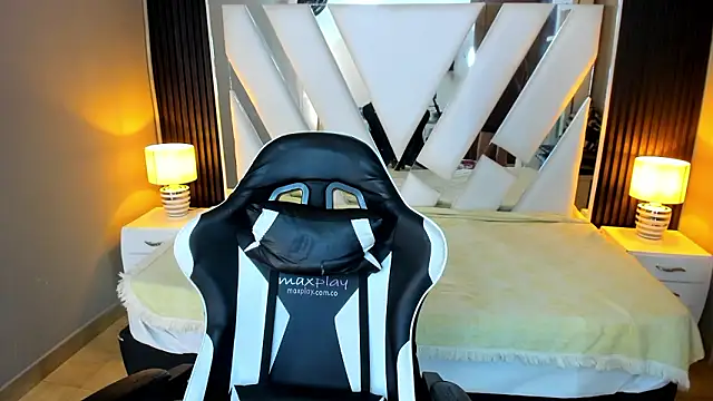 Linda4Petite online show from 02/16/26, 06:06