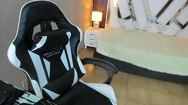 Linda4Petite online show from 04/11/26, 06:22