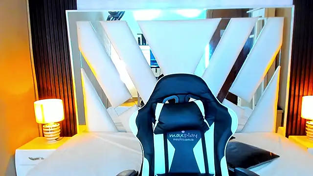 Linda4Petite online show from 10/24/25, 06:18