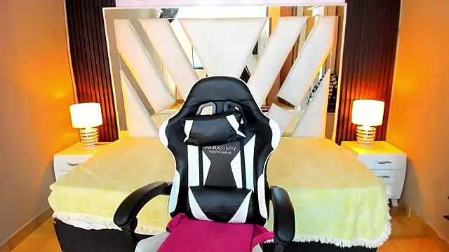 Linda4Petite online show from 12/03/25, 06:29