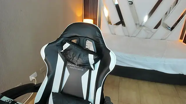 Linda4Petite online show from 04/21/26, 06:03