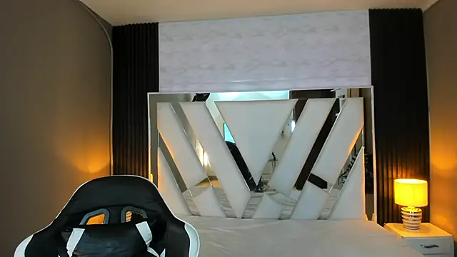 Linda4Petite online show from 12/16/25, 06:23