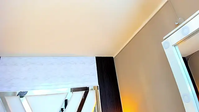 Linda4Petite online show from 11/29/25, 05:57