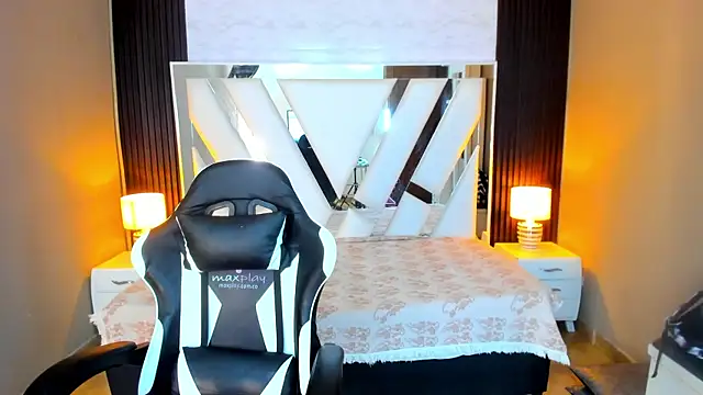 Linda4Petite online show from 10/20/25, 06:19