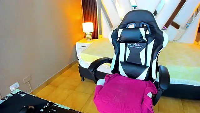 Linda4Petite online show from 11/01/25, 06:02