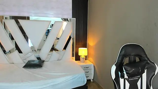 Linda4Petite online show from 03/20/26, 06:20