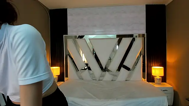 Linda4Petite online show from 01/10/26, 06:25