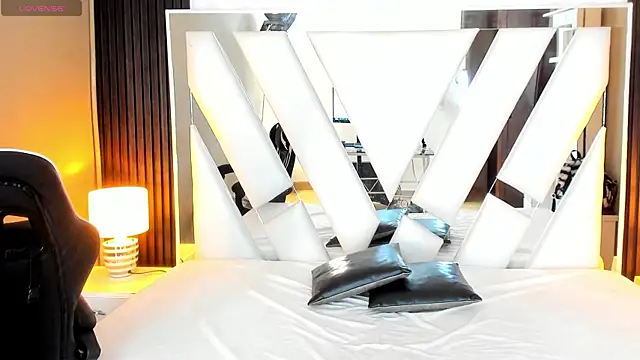 Linda4Petite online show from 11/25/25, 06:08