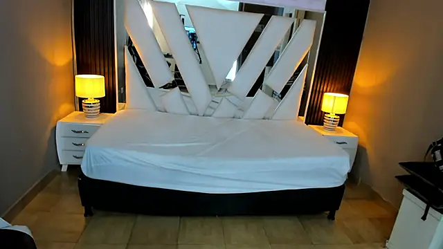 Linda4Petite online show from 03/18/26, 05:58