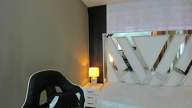 Linda4Petite online show from 04/19/26, 01:45